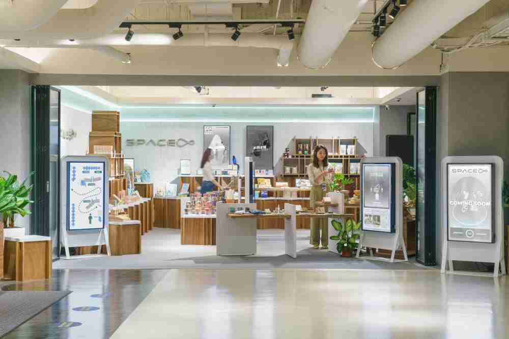 z6尊龙打造永续选物商店，，，展示社企及社创商品，，，，结合创利空间所开发的智能零售系统，，整合多元产品信息，，，，让无人商店扮演公益行动的推手