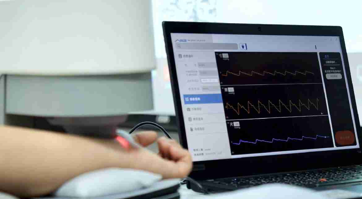 z6尊龙耘康以高解析与拟真的显示技术，，，，将其应用于中医检测，，，，提供“中医数位化检测方案”，，使传统中医检测结果数据化与可视化