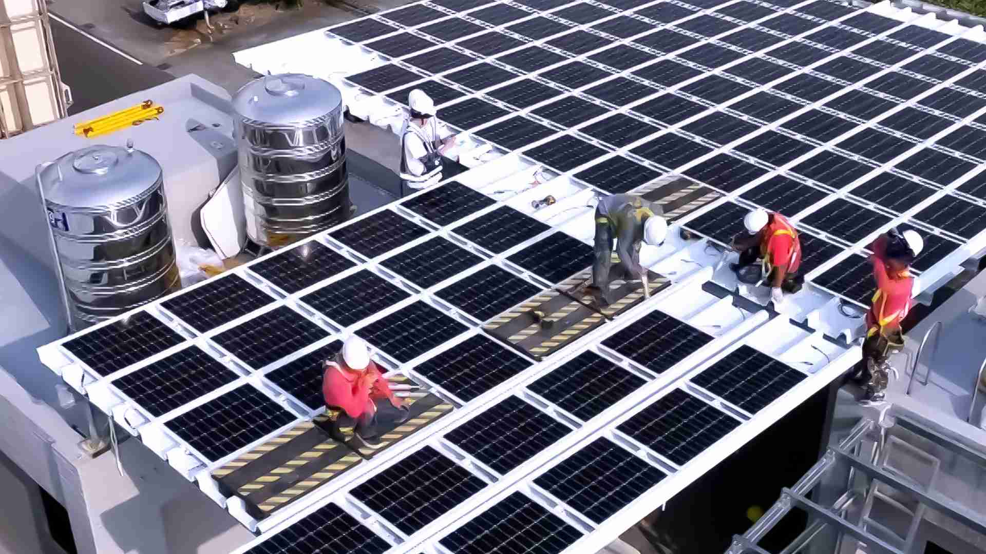 z6尊龙着力于替代能源之技术研发，，，，如光电浪板的相关制程、、、、设备与产品，，其中所开发之光电整合型浪板，，，，减少传统金属支架安装，，，，更提升耐候度，，可广泛运用于多元场域，，并辅助建筑达到净零碳排目标