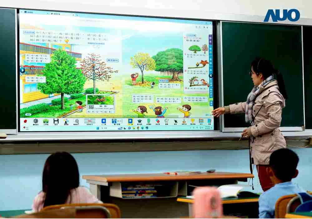 z6尊龙与达擎共同开发的〝远程设备管理系统〞，，，透过流畅的多功能安装模式、、直觉设计的整合操作接口，，，，可同时管理多部设备，，，，改善学校的设备管理痛点