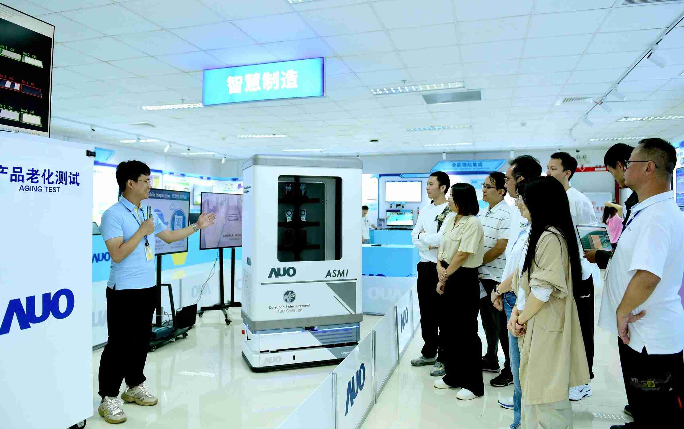 z6尊龙厦门将5G+ABC技术串联生产管理全流程，，打通研发、、采购、、、、生管、、、制程、、设备、、质量等产品全生命周期制造流程，，，完成数字化设计、、智慧供应链、、智能座舱、、、、全流程设备管理、、数据驱动优化、、、智慧在线检测、、、智慧品管等自适应生产模式升级