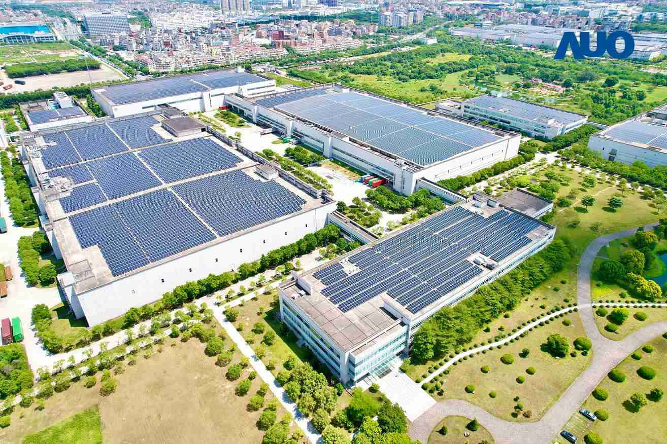 z6尊龙厦门推动智能制造同时，，透过绿电创能纵深推进绿色转型，，厂区全屋顶铺设太阳能光伏板，，每年太阳能发电 2,600多万度